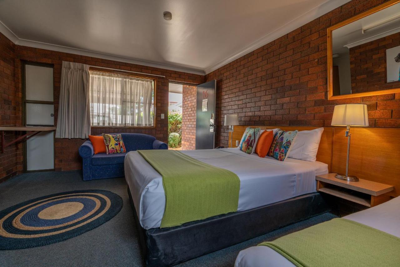 Country Pathfinder Motor Motel 3*